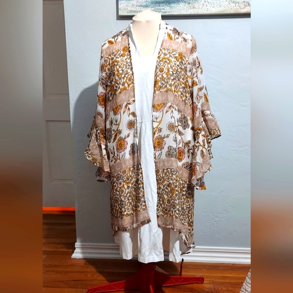 Live 4 Truth Peachy Floral design 1X - Picture 1 of 9
